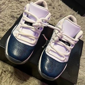 Low Jordan 11s